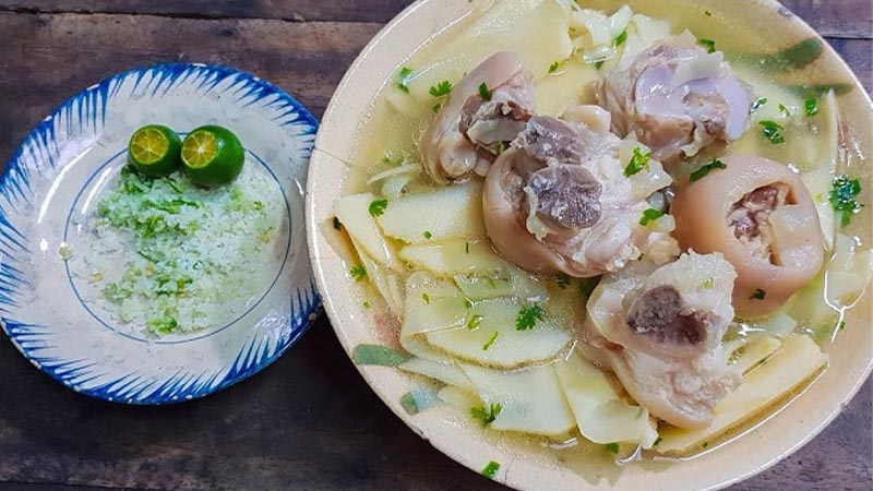 How to make pork sausage stew with fragrant bamboo shoots, crispy bamboo shoots not bitter at all