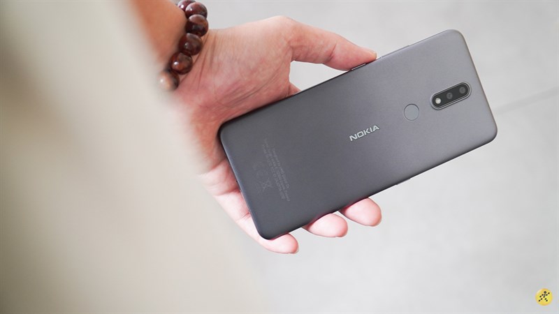 Với viên pin 6.000 mAh thay vì 4.500 mAh như trên Nokia 2.4 thì người dùng sẽ có một thời lượng pin được tối ưu rất nhiều