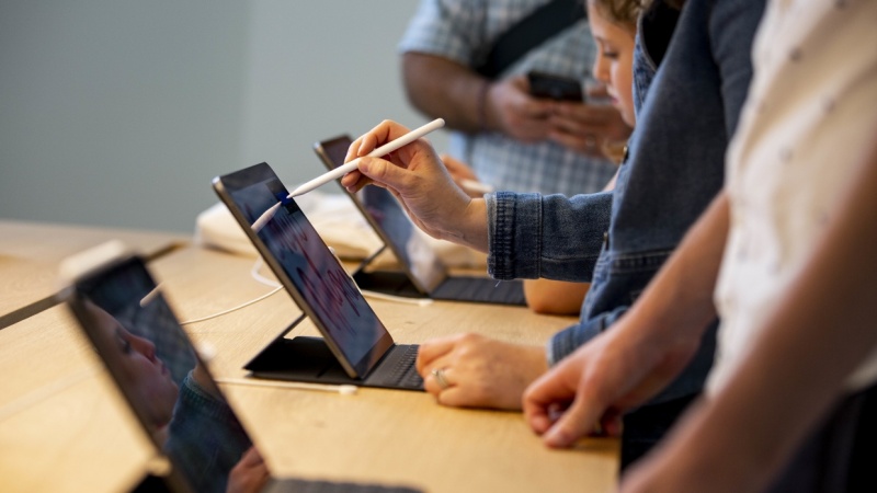 Có thể nói 2020 là một năm ăn nên làm ra ở mảng máy tính bảng, riêng Apple thống trị thị trường này với 53.2 triệu lô hàng Có thể nói 2020 là một năm ăn nên làm ra ở mảng máy tính bảng, riêng Apple thống trị thị trường này với 53.2 triệu lô hàng