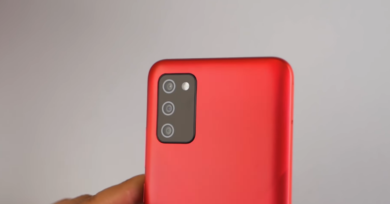 Hệ thống camera sau của Galaxy M02s cũng được làm khá gọn, giống với mẫu Galaxy S20 trước đây.