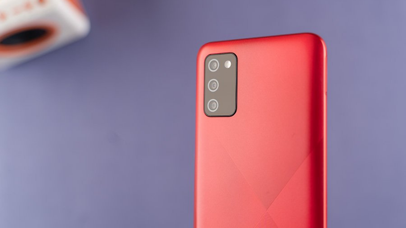 Galaxy M02s sở hữu hệ thống 3 camera với cảm biến chính 12 MP cùng hai camera phụ. (Nguồn: Gadget Byte).