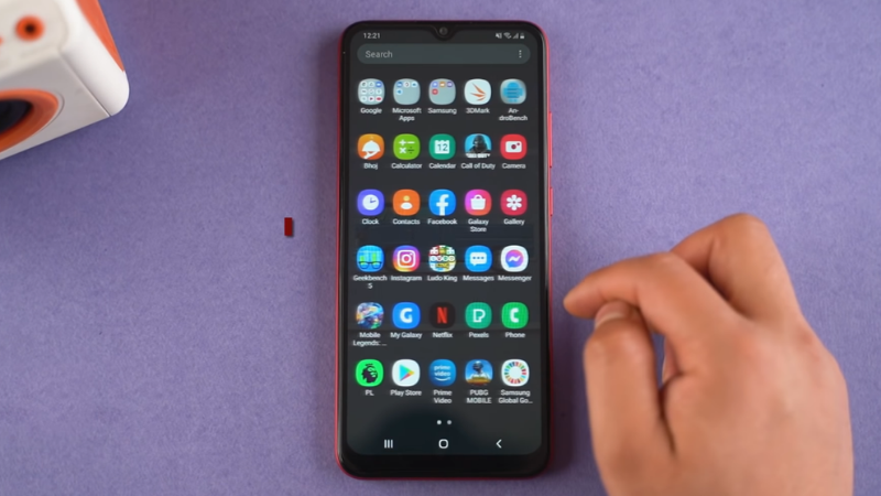 Thao tác vuốt chạm trên Galaxy M02s mang lại cảm giác mượt và ổn định. (Nguồn: Gadget Byte).