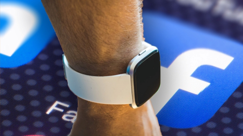 Facebook được cho là đang phát triển đồng hồ thông minh để cạnh tranh với Apple Watch, giá bán gần bằng với chi phí sản xuất Facebook được cho là đang phát triển đồng hồ thông minh để cạnh tranh với Apple Watch, giá bán gần bằng với chi phí sản xuất