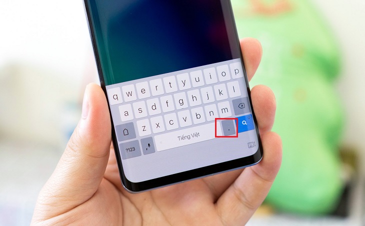 Bàn phím điện thoại: Hãy nâng cao trải nghiệm sử dụng smartphone của bạn với bàn phím điện thoại chất lượng. Thiết kế nhỏ gọn và dễ sử dụng, cho phép bạn gõ tin nhắn, email hoặc chat với bạn bè trên mạng xã hội một cách nhanh chóng và chính xác. Bàn phím điện thoại sẽ là trợ thủ đắc lực giúp bạn tăng năng suất trong công việc và cuộc sống hàng ngày.