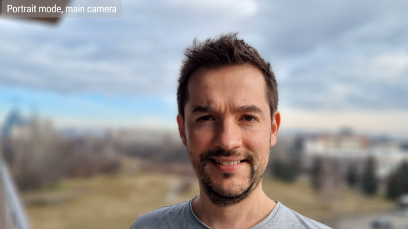 Ảnh chụp chân dung trên Galaxy S21+ 5G trong điều kiện đầy đủ sáng. (Nguồn: Digitaltrend).