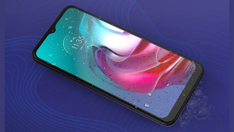 Mình cảm thấy khá bất ngờ khi mà Motorola Moto G30 và Moto G10 đều có chuẩn kháng nước, bụi IP52. (Nguồn: Trusted Reviews).