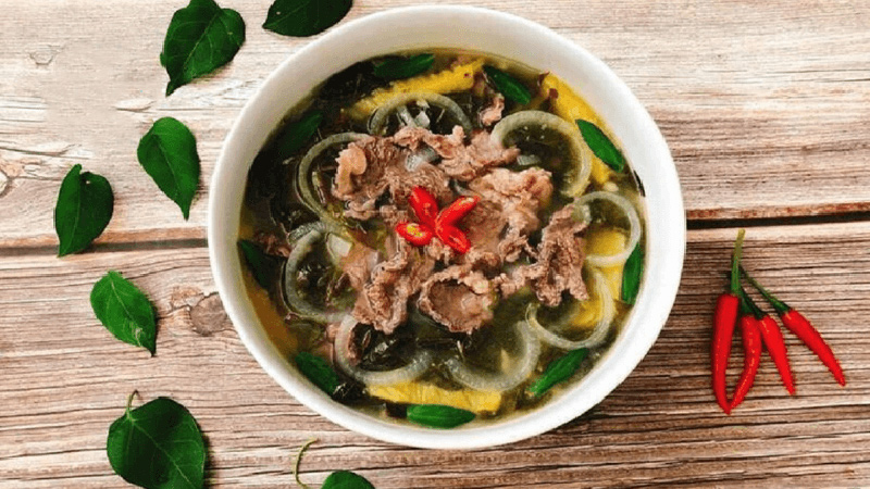 Thành phẩm món canh lá giang thịt bò