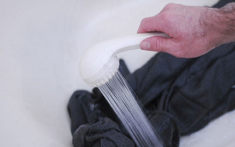 Giặt áo dạ bằng tay