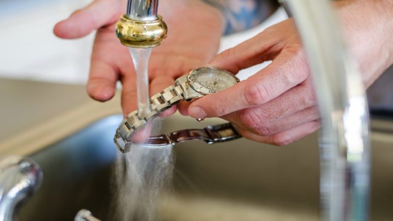 How to clean metal watch bands quickly