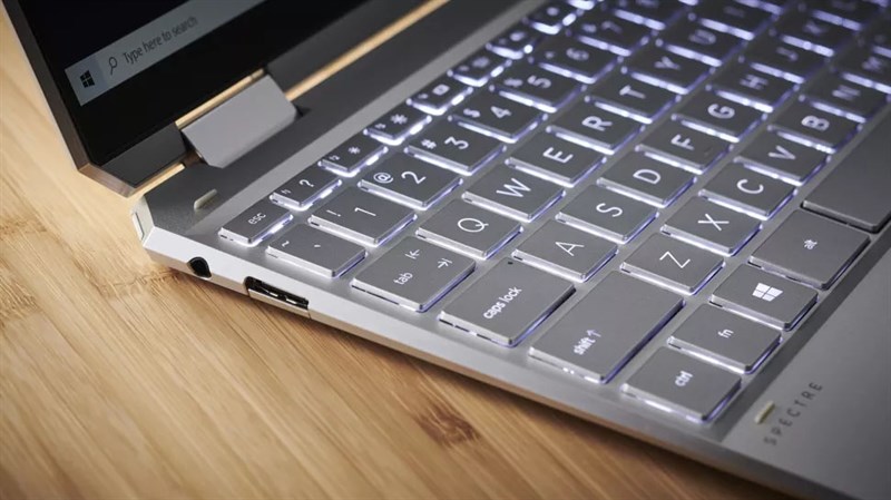 The USB 3.1-Type A port is another advantage of the HP Specter x360 (2021). The USB 3.1-Type A port is another advantage of the HP Specter x360 (2021).