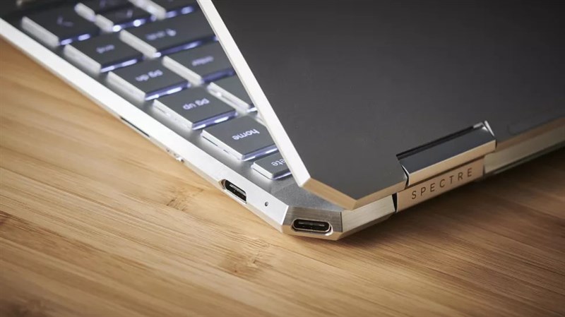 The right edge of the device also has a webcam switch to help ensure user privacy. The right edge of the device also has a webcam switch to help ensure user privacy.