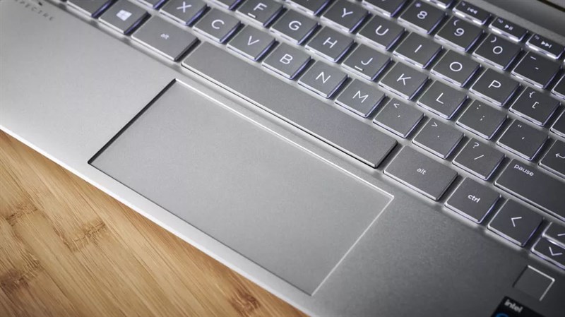 HP Specter x360 (2021) is equipped with a large keyboard and touchpad. HP Specter x360 (2021) is equipped with a large keyboard and touchpad.