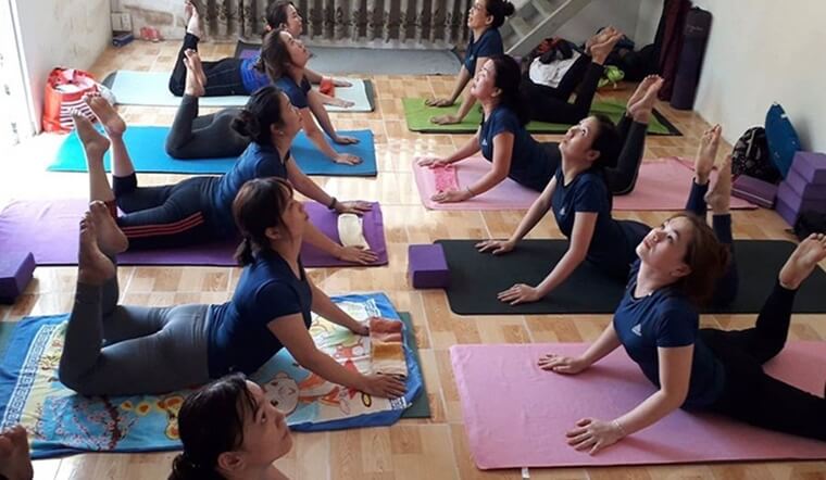 Tập yoga, thể dục vào buổi trưa có tốt không ? Những lưu ý