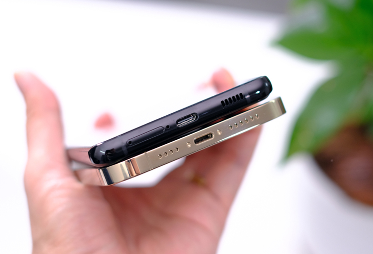 Cổng kết nối Samsung Galaxy S21 Ultra 5G và iPhone 12 Pro Max