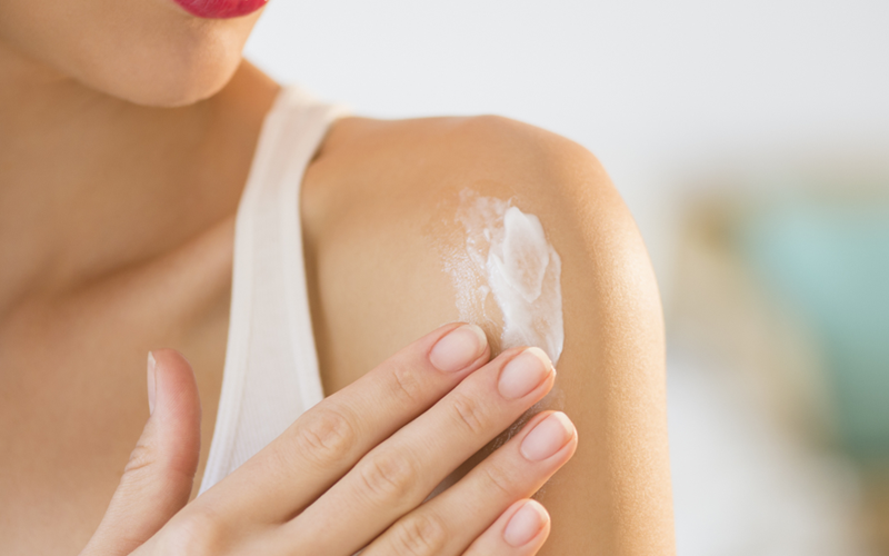 Sử dụng kem chống nắng cho làn da của bạn.