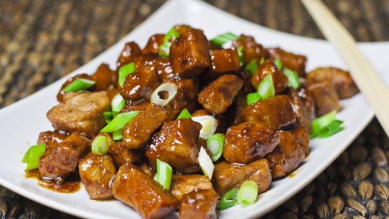 How to make lean braised pork, salty, sweet, and delicious, clean the rice cooker