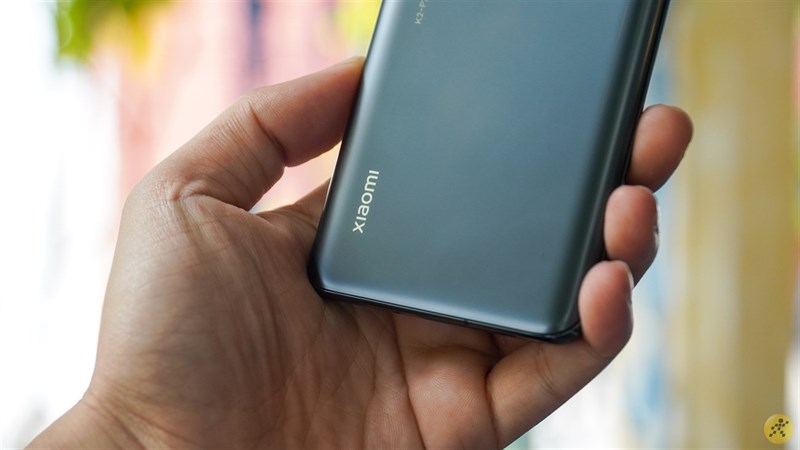 Thiết kế logo Xiaomi ở mặt lưng