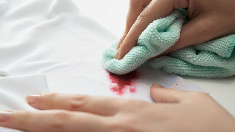 Tẩy sơn móng tay sẽ giúp bạn có được bộ móng tay sạch sẽ và đẹp mắt hơn. Quên đi những vết sơn thưa thớt và vô hình trên bàn tay của bạn, bởi sản phẩm tẩy sơn móng tay chất lượng cao sẽ giúp bạn loại bỏ chúng một cách dễ dàng và nhanh chóng.