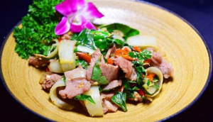 Bổ sung dinh dưỡng với món thịt lợn xào lá lốt đơn giản, dễ làm tại nhà