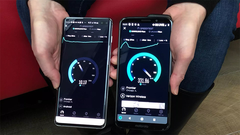 Tốc độ 4G bên trái và 5G bên phải.