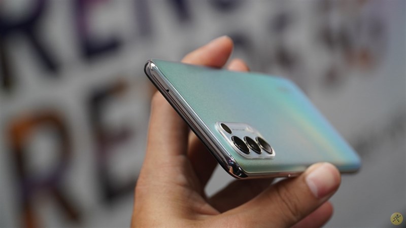 Cạnh trên của OPPO Reno5 5G Cạnh trên của OPPO Reno5 5G
