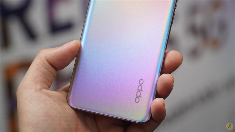 Thiết kế mặt lưng được bo cong mềm mại Thiết kế mặt lưng được bo cong mềm mại