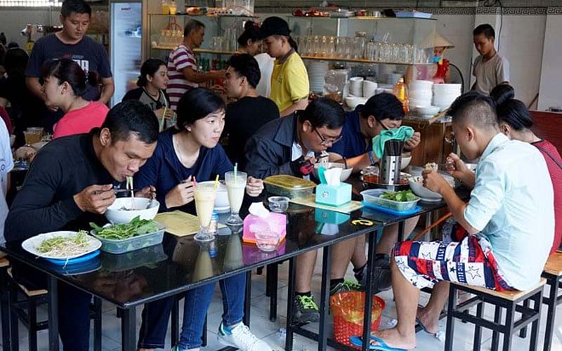 Top 12 famous delicious noodle shops in District 1, all gourmets come