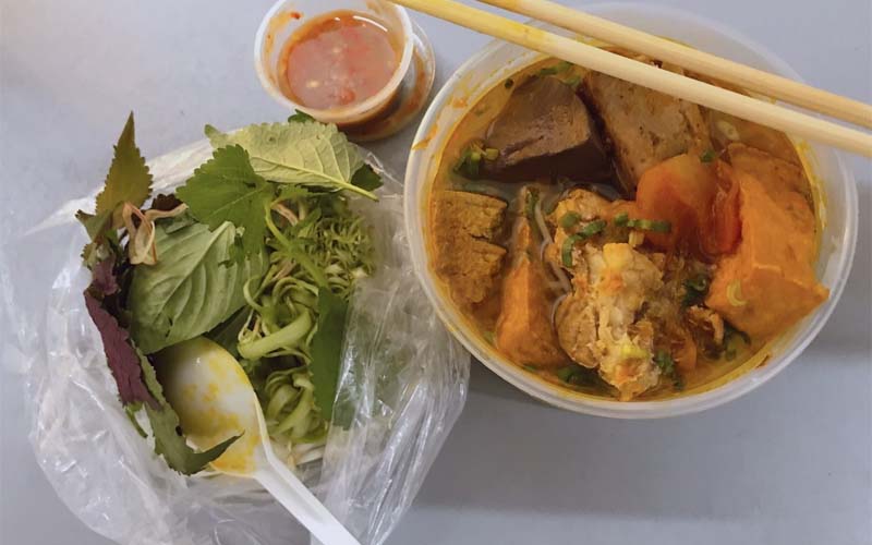 Phần bún riêu ở quán