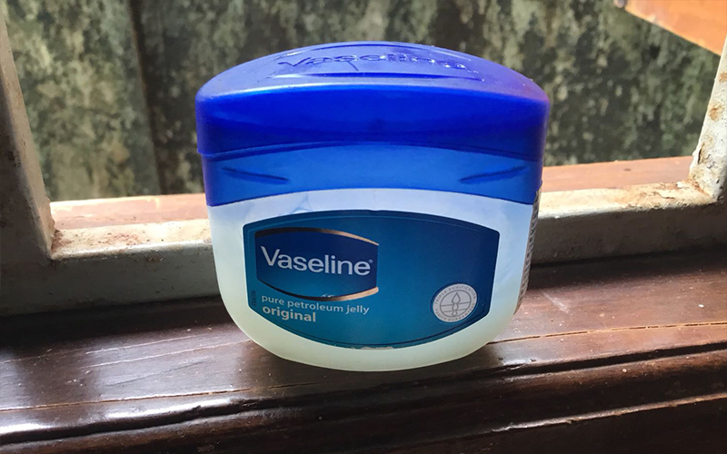Những điều cần lưu ý khi sử dụng sáp dưỡng ẩm Vaseline