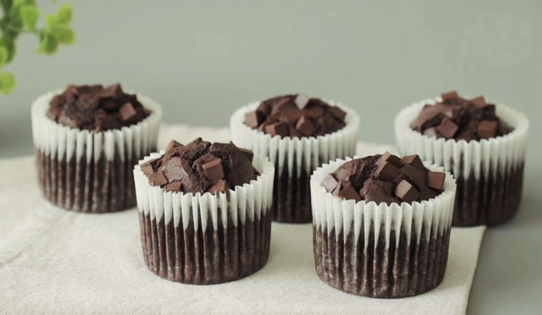 Cách làm bánh muffin chocolate chip tại nhà thơm ngon mềm mịn