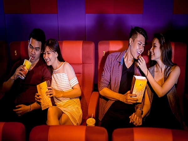 Buổi xem phim lãng mạn Buổi xem phim lãng mạn