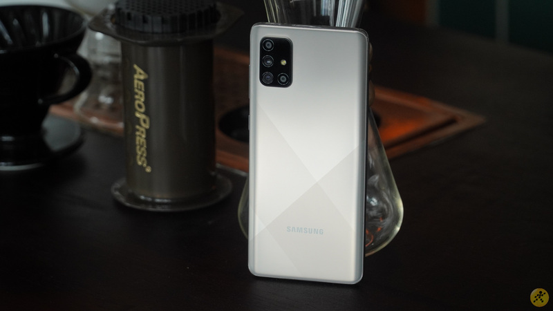TOP 5 smartphone có thiết kế mỏng nhẹ, mặt lưng nhám bám tay, với giá bán chưa tới 9 triệu đồng mà bạn có thể lựa chọn