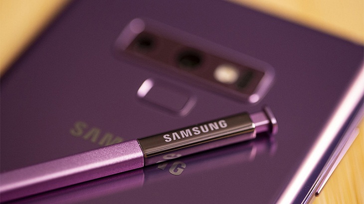 Bút S Pen không chỉ đơn thuần là một phụ kiện của chiếc điện thoại Samsung Galaxy mà còn là một công cụ sáng tạo đầy tiềm năng. Với khả năng vẽ và ghi chú khá linh hoạt, chiếc bút này sẽ giúp bạn thỏa mãn đam mê vẽ tranh hay tạo ra những công việc văn phòng dễ dàng hơn.