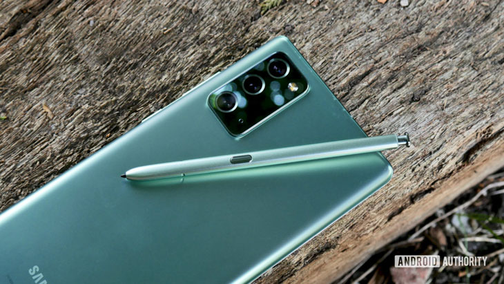 Với bút S Pen Samsung, sáng tạo của bạn sẽ được thể hiện một cách hoàn toàn mới mẻ trên màn hình điện thoại. Tính năng nhận diện chủ đề và chuyển đổi thành văn bản giúp bạn ghi chép ý tưởng và lưu trữ chúng trên điện thoại của mình một cách tiện lợi nhất.
