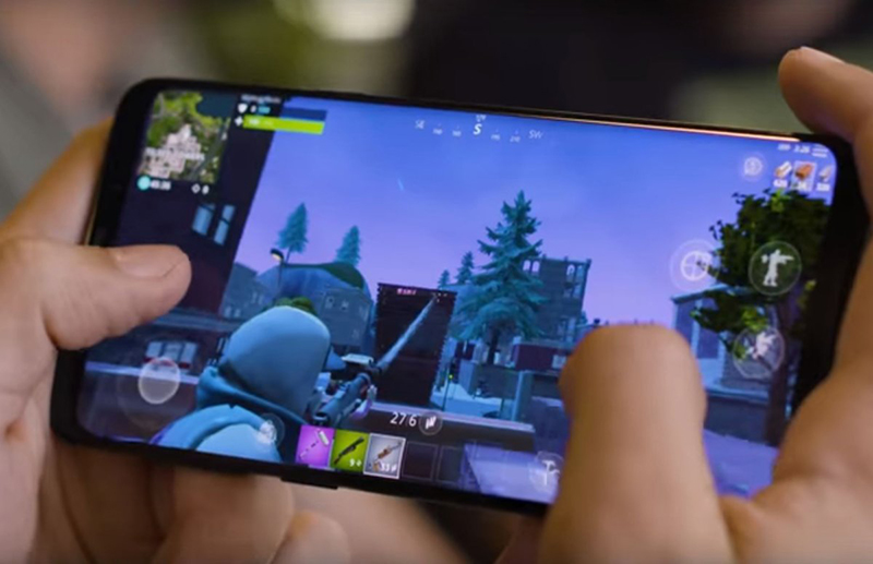 gaming on smartphone
