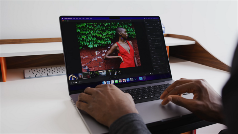 MacBook Pro 16 M1 Max. Nguồn: Marques Brownlee