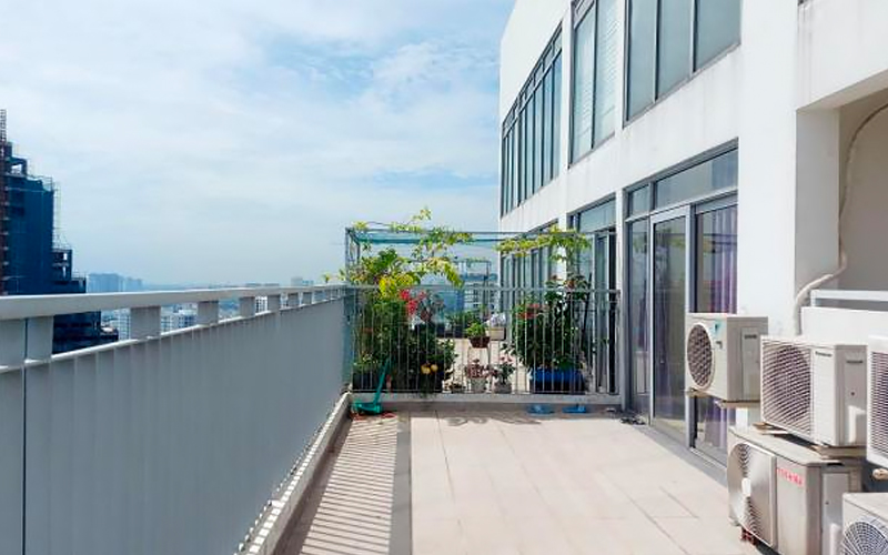 Dọn dẹp ban công, không cho trẻ chơi đùa tại đây Dọn dẹp ban công, không cho trẻ chơi đùa tại đây