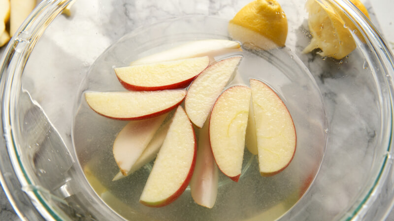 Ăn táo lâu nhưng bạn đã biết cách gọt táo trắng giòn, không bị thâm?