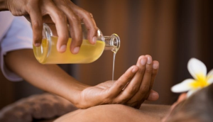 Hướng dẫn bạn cách tự làm dầu massage cơ thể tại nhà, công dụng như đi spa