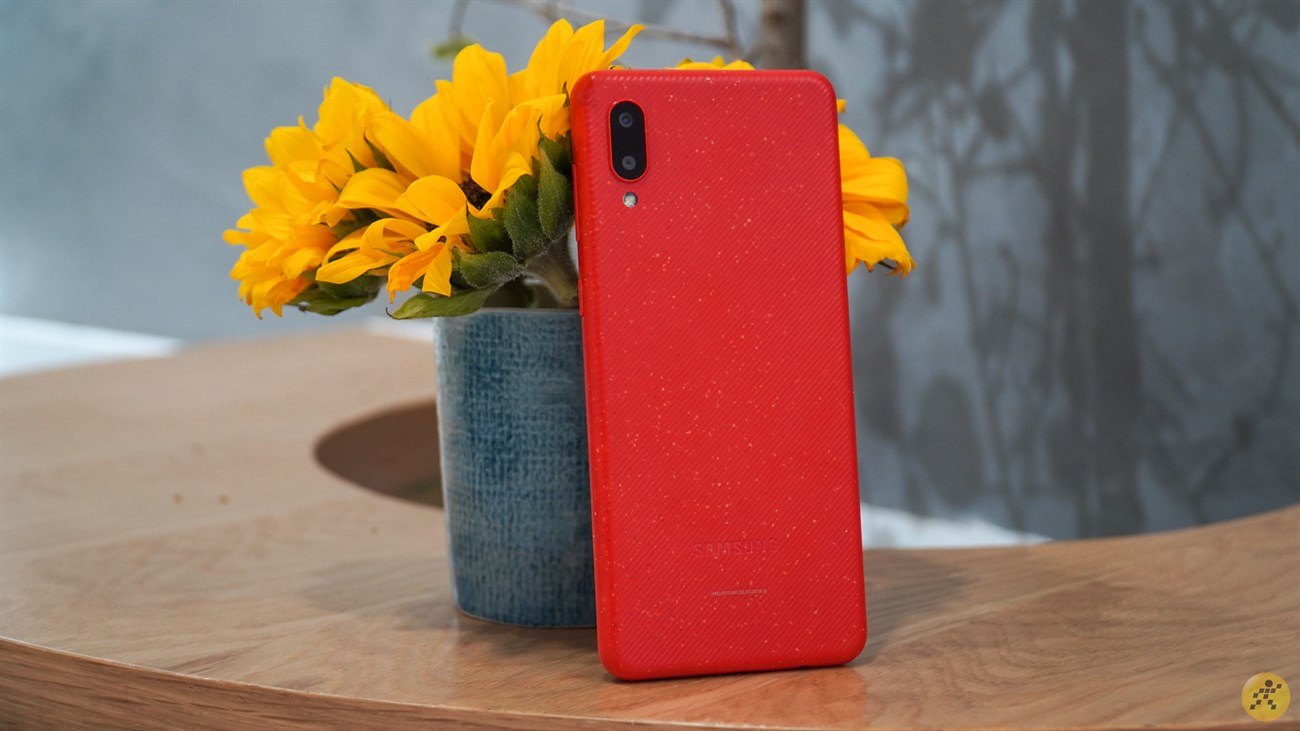 Viên pin 5.000 mAh có thể cho bạn thời gian sử dụng cả ngày dài. Viên pin 5.000 mAh có thể cho bạn thời gian sử dụng cả ngày dài.