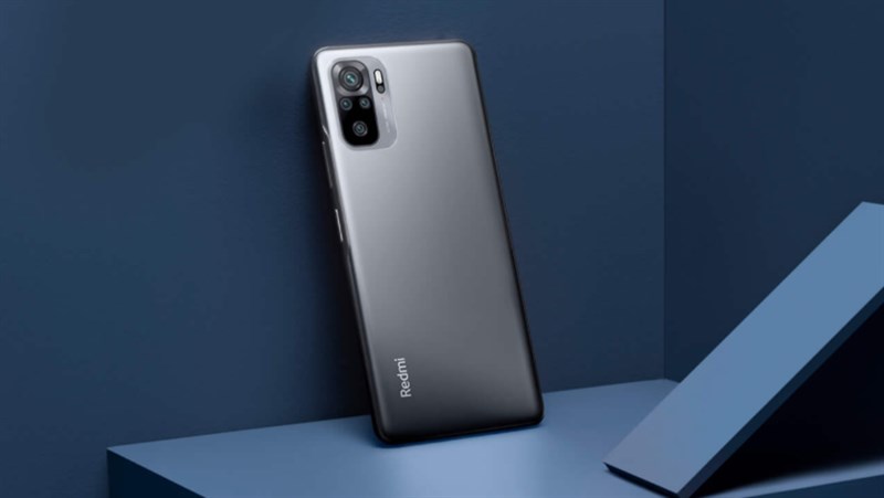 Overall design of Xiaomi Redmi Note 10 In terms of appearance, the Xiaomi Redmi Note 10 has a design like the devices of Xiaomi in recent times, with the camera cluster looking professional and genuine. It can be said that this design I never look bored, perhaps partly due to the color coordination and layout of the cameras.