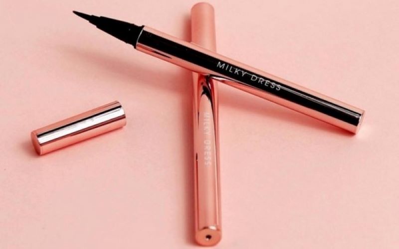 Milky Dress Barbie make Brush Pen Eyeliner