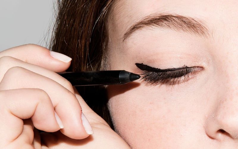 Top 15 waterproof eyeliners that are not smudge-proof and are popular today