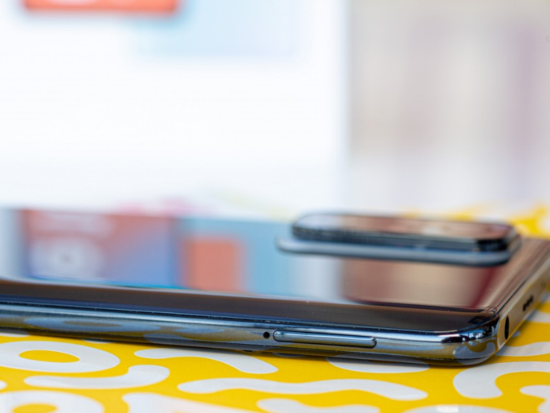 Cuối cùng ở cạnh trái thì sẽ có khay đựng sim kép (có khe cắm thẻ nhớ microSD) của Redmi Note 10 Pro. (Nguồn: GSMArena).