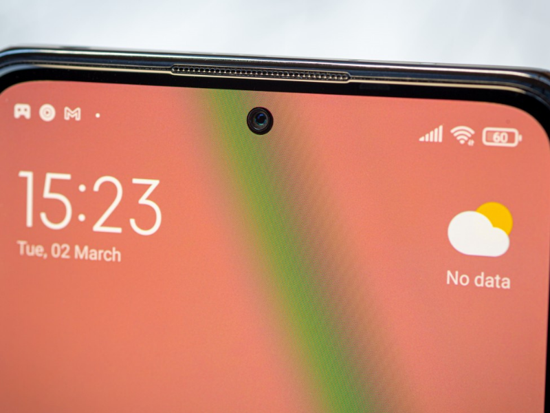 Cụm loa thoại của thiết bị được làm khá nhỏ, tinh tế. (Nguồn: GSMArena).