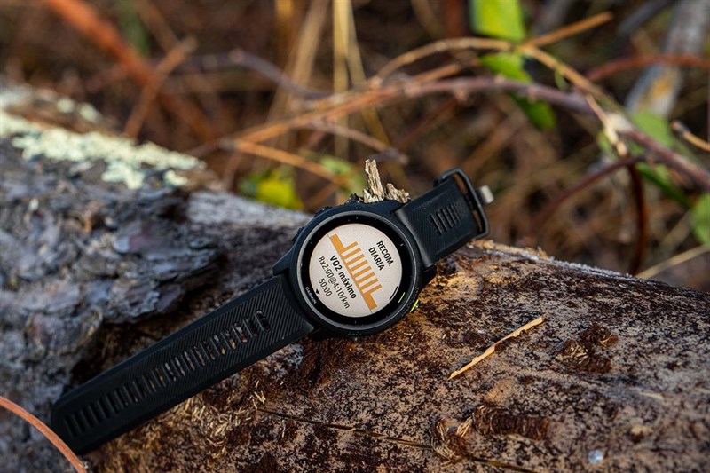 Chiếc đồng hồ này còn được trang bị nhiều chức năng của smartwatch. Chiếc đồng hồ này còn được trang bị nhiều chức năng của smartwatch.