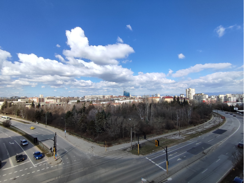 Ảnh chụp góc rộng ở điều kiện đủ sáng trên Redmi Note 10 Pro. (Nguồn: GSMArena).