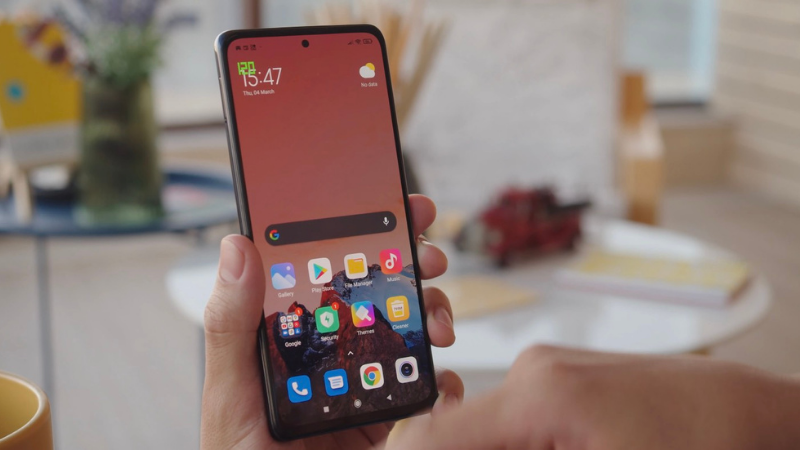 Redmi Note 10 Pro vẫn có màn hình mặt trước với thiết kế 'đục lỗ' quen thuộc. (Nguồn: GSMArena).