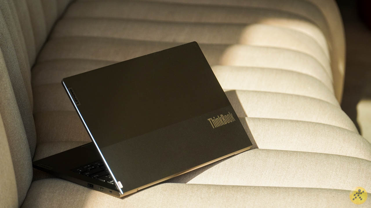 Mặt lưng sẽ thay đổi theo từng góc độ khác nhau Mặt lưng sẽ thay đổi theo từng góc độ khác nhau