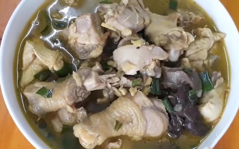 Thưởng thức canh gà nấu gừng